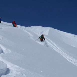Čerstvého prašanu je přibližně 50 cm