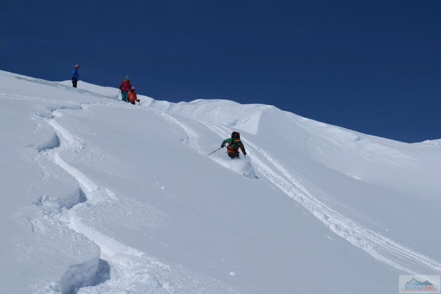 Čerstvého prašanu je přibližně 50 cm