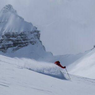 Prašanování na ledovci u kopců kolem 3500 metrů