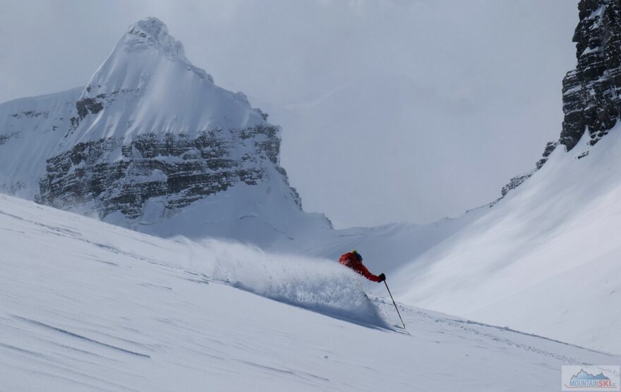 Prašanování na ledovci u kopců kolem 3500 metrů