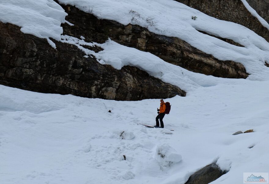 Místy se jezdilo v různě širokých