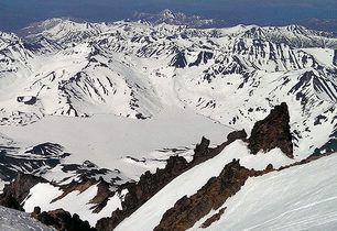 Téměř letní skialp na kamčatském vulkánu Viljučinskij v pátek 13. června 2014