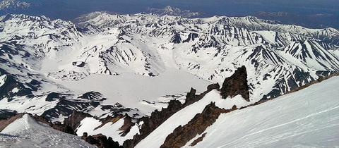 Téměř letní skialp na kamčatském vulkánu Viljučinskij v pátek 13. června 2014