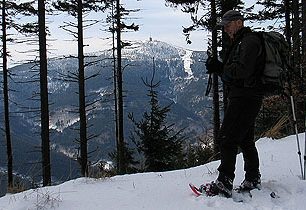 Beskydský Travný (1203 m) na sněžnicích