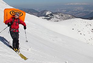 Pokročilá lavinová výbava pro lyžaře a snowboardisty