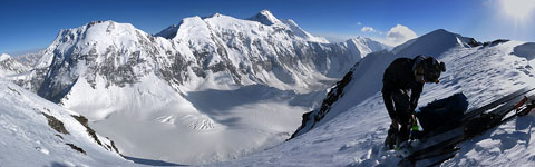 Skialpinistická expedice Pamír 2014 &#8211; část 1: sjezd Pik Četyrjoch (6230 m)