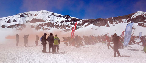 Češka vyhrála skialpinistický závod Out of Hell z vulkánu Puyehue (2236 m) v Chile
