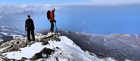 One World Two Skis – s lyžemi na vulkánech Candir Dag a Süphan Dağı u jezera Van