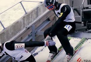 Světový rekord v tandemovém skoku na lyžích ve slovinské Planici - video