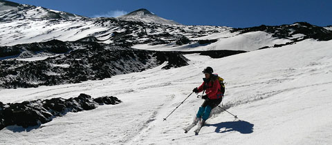 Na skialpoch na Etnu (3350 m) po snehu aj sopečnom popole