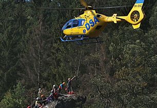 V Jizerských horách se při Kurzu horské medicíny zachraňovalo a létalo s vrtulníkem