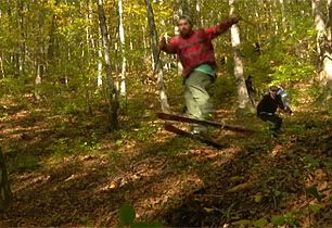 Předsezónní lesní listnatý freeride v Soči - video