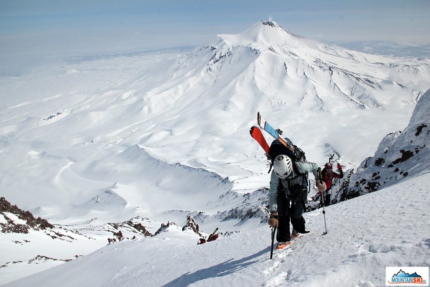 Výstup na vulkán Korjakskij s lyžemi Gafski Gufo