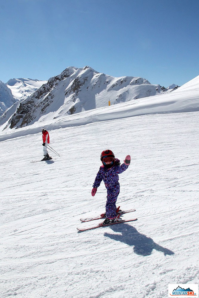 S červenou sjezdovkou Bleis nemají problém ani čtyřleté děti