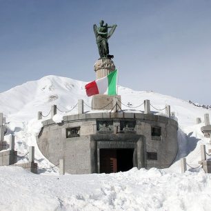 Vojenský památník v Passo Tonale 