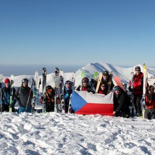 Část výletníků na prvním krátkém skialpovém výletu v Makedonii 