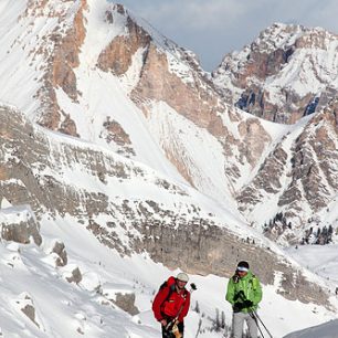 Typická scenérie při skialpinistickém výletu v Dolomitech