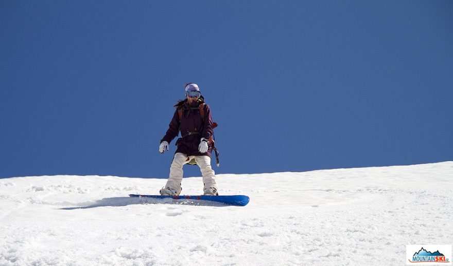 V dolní části Viljučinského na snowboardu