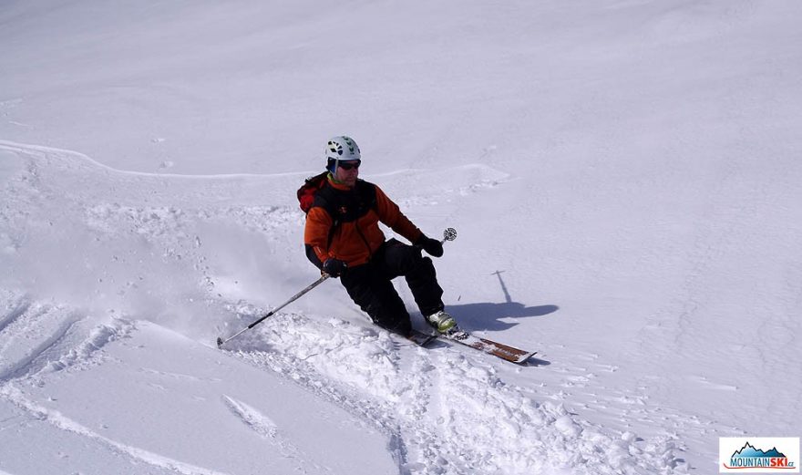 Dotknout se kolenem lyže a přitom si nenabít hubu – to je telemark 