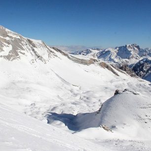 Klasické Dolomity, skalnaté vrcholy, spousta sněhu a krásné počasí 