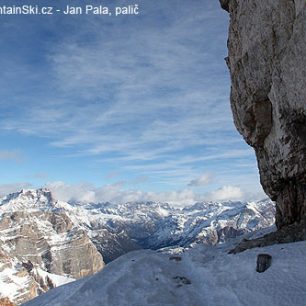 Výhled od malého plata před bivakem – výška 2780 m