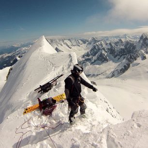 Odkopávání převěje nad kuloárem Gervasutti, Mt. Blanc du Tacul