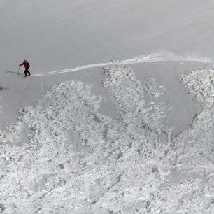 Námi vytvořené laviniště v Pyrenejích, vše začalo malou sněhovou koulí