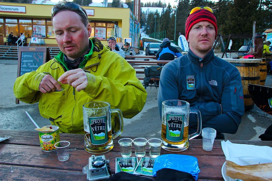 Svačíme a pijeme v Koliesku u hotelu FIS