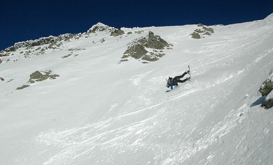 Pád na splitboardu hlavou dolů při sjezdu do Furkotské doliny