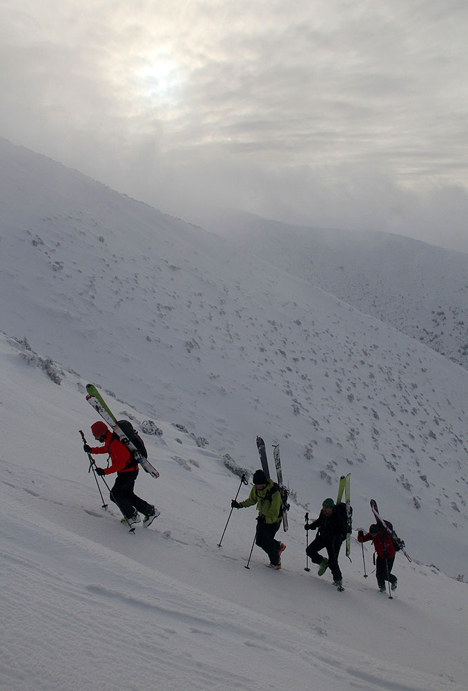 Stoupáme vzhůru, stoupáme k hřebenu
