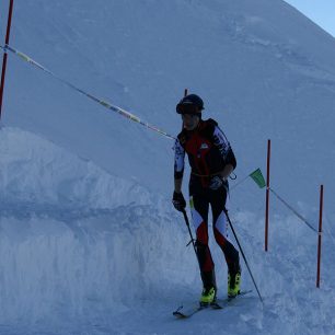 Poslední depo při individuálu - lyže na batoh a závěrečný strmý výstup na Six Blanc 2445 m