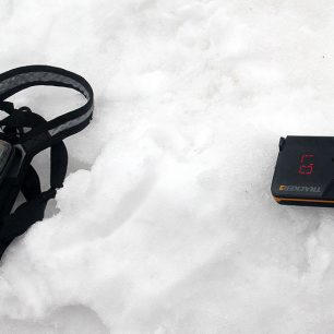 Zkoušení různých orientací vysílajícího Pieps DSP Sport s vyhledávajícím BCA Tracker3