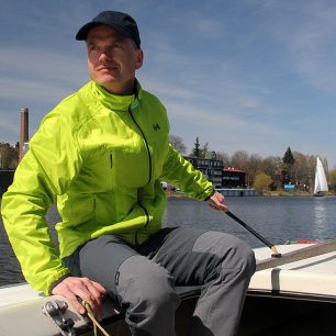 Zkoušení nové běžecké a jachtařské kolekce Helly Hansen na Vltavě 14. dubna