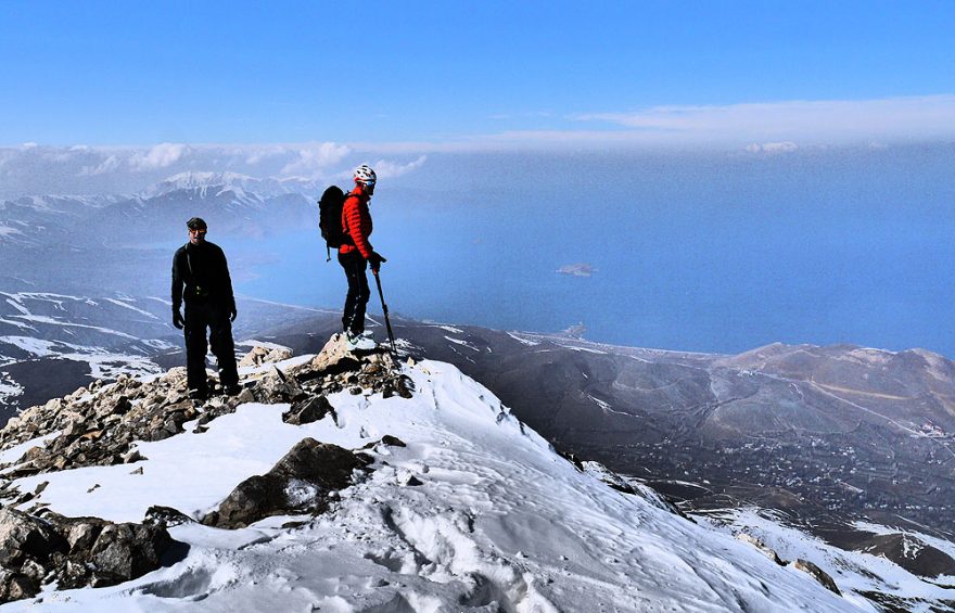 Předvrchol Candir Dag – jezero Van pod námi, foto Tomáš Lipka