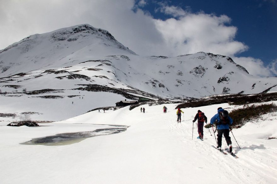 Začátek výstupu na Loftet (2170 m)