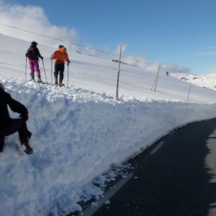 Dostat se z typické norské cesty na sníh není vždy jednoduché