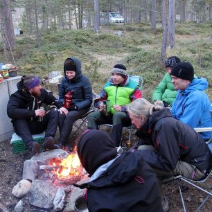 Večerní posezení u ohně bylo pro firnový memoriál typické