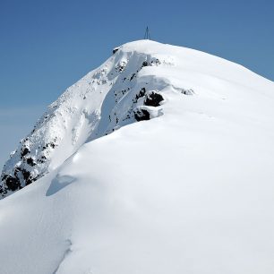 Vrchol sopky Ostraja (1233 m)