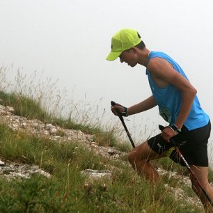 Závěrečná část Verticálu - na 3,5 km s převýšením přes1000 metrů. Někteří jdou místy po čtyřech