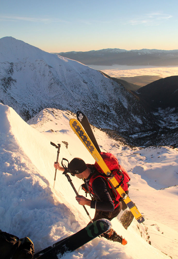 Mira dolézá na hřeben