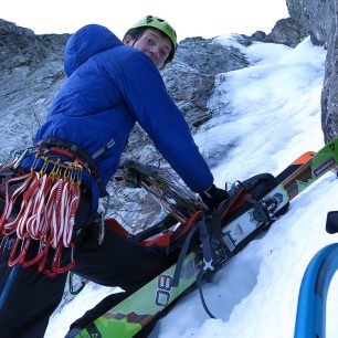 Martin Šťourač z Beton Ski Teamu leze do Kežmarské štrbiny