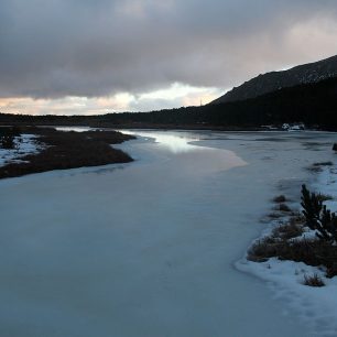 Lehce přimrznuté pleso