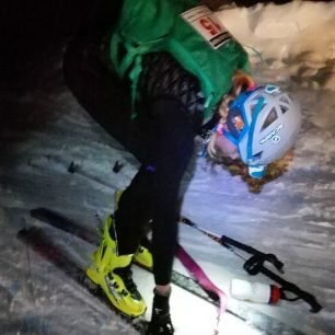 Sundat pásy, zapnout na sjezd a jedeme