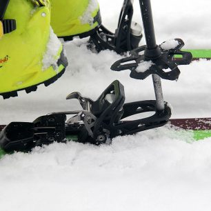 Zapnutí vázání SkiTrab TR2 na sjezd - zatlačení na patu