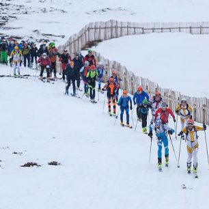 Hned po startu tepovka 200 , pár skoků přes vřes a hurá na první kopec