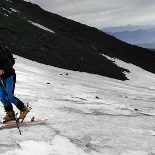 Konečne prvé metre skialpu na snehu, po takmer 400 výškových metroch napešo