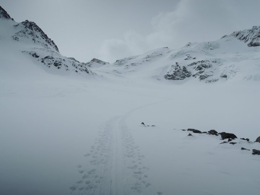 Stoupání od chaty Rifugio Città di Milano po ledovci Vedretta di Solda