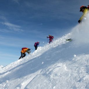 Přestože je podklad velmi tvrdý, Libor dostal do vzduchu dost sněhu - Storebjørn