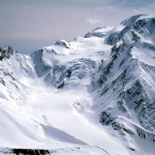 Ledovec Valsorey a nad ním Mount Vélan