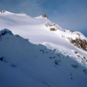 Typický švýcarský ledovec s pásmem trhlin